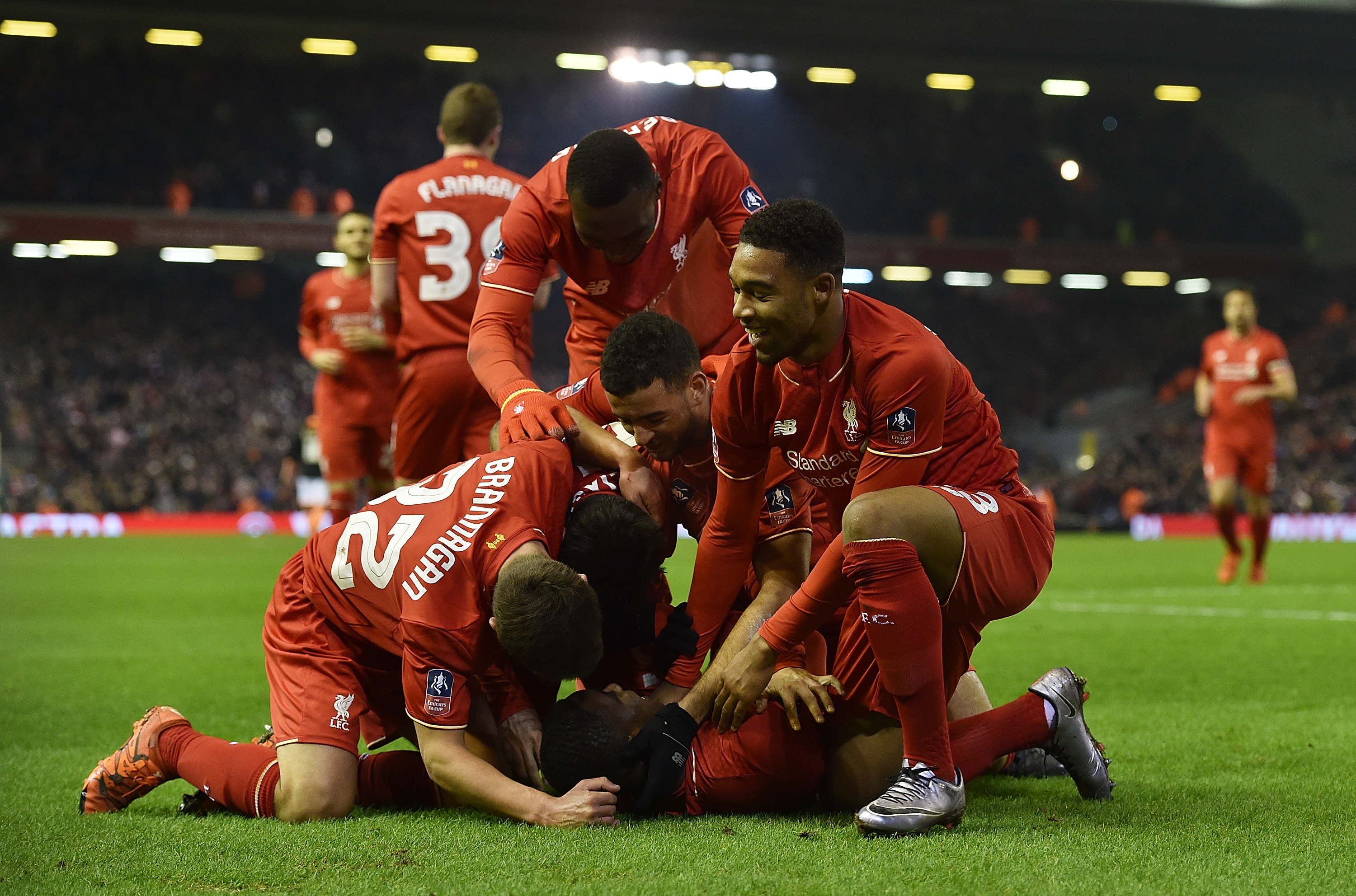 魔术主帅谈生病离场：我感觉头晕目眩，对阵绿军可以正常指挥