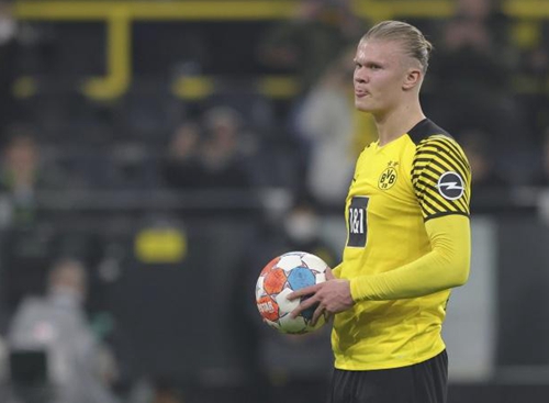 排面，泰州当地路牌上写着“苏超冠军城，泰州欢迎您”