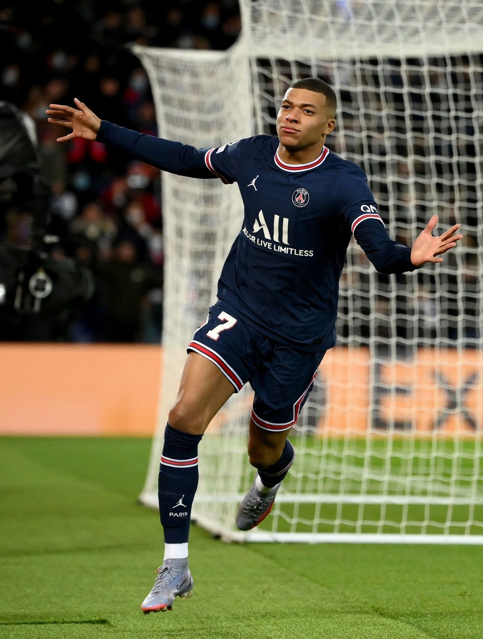 英超：利物浦客场3-2险胜诺维奇（英超联赛：利物浦客场3比2小胜诺维奇）