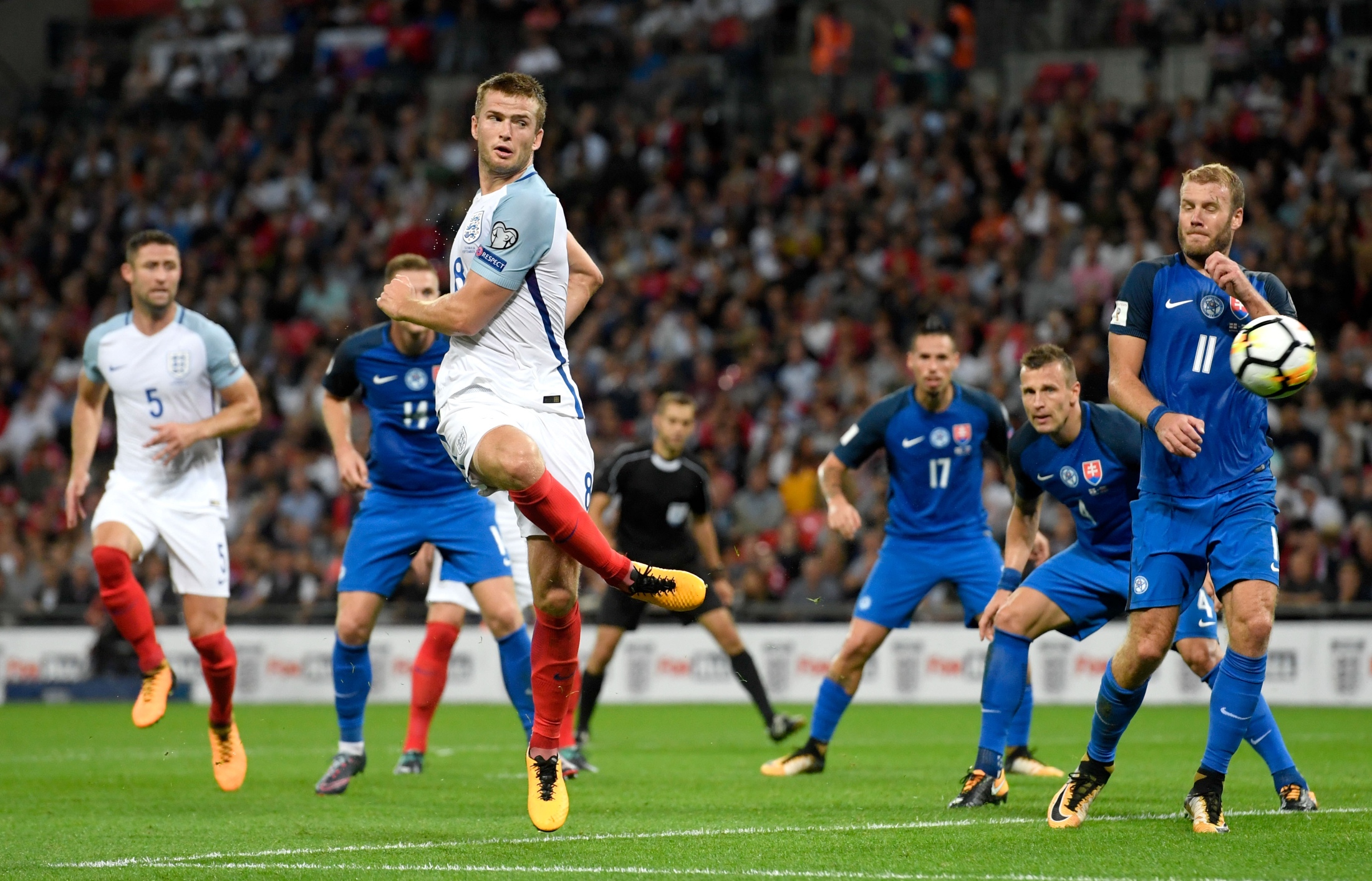 拜仁欧冠战巴黎大名单：凯恩领衔，诺伊尔、卡尔在列（拜仁欧冠迎战巴黎大名单：凯恩压阵，诺伊尔、卡尔在列）