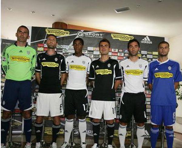 巴媒：奥斯卡此前并无严重心脏问题病史，医生正调查异常原因