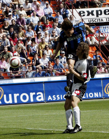 穆里尼奥：每当我批评球队时，其实也是在批评我自己（穆里尼奥：批评球队，也是自我批评）