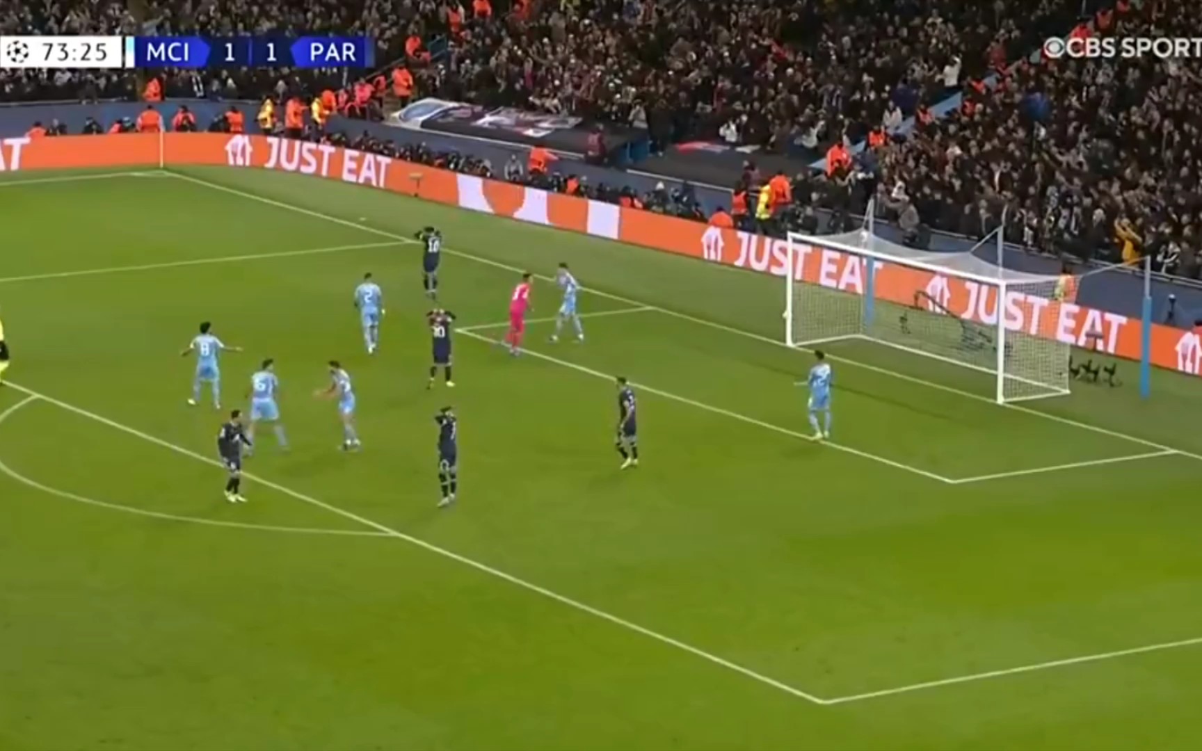 英超最新积分榜：阿森纳6分优势领跑，曼联输球排第10（英超积分最新形势：阿森纳领先6分居首，曼联告负跌至第10）