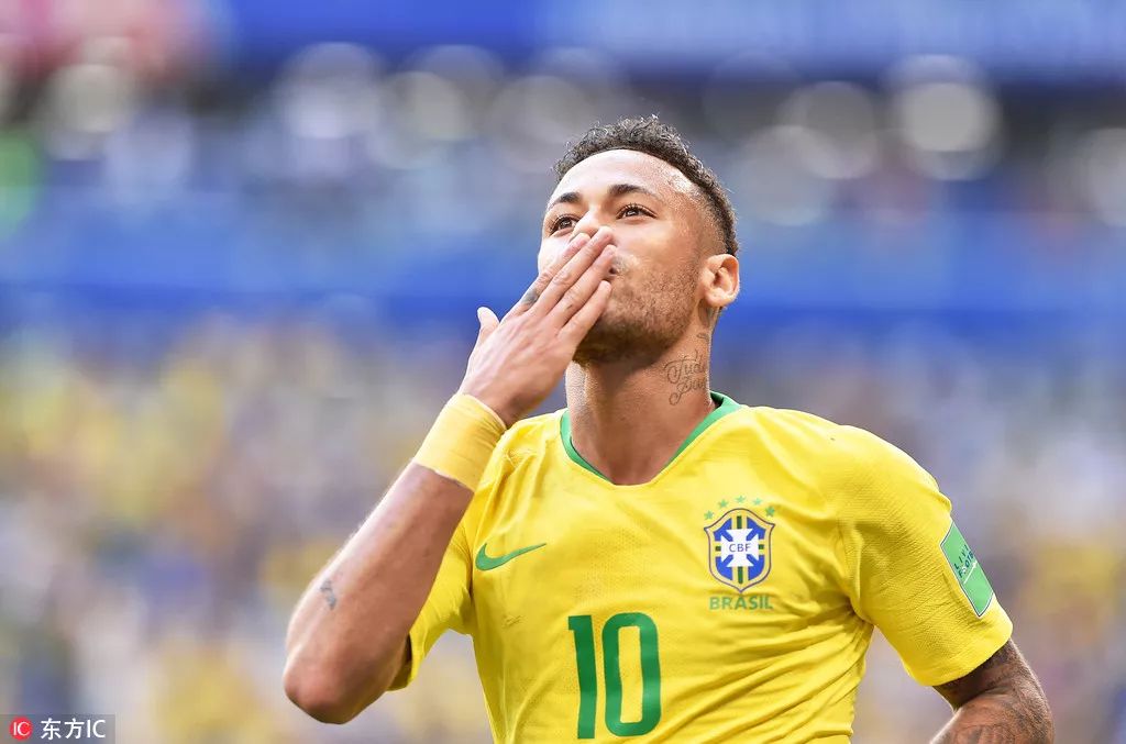 德媒：金玟哉大腿肌肉疼痛，可能会伤缺数场（德媒：金玟哉大腿肌肉不适，或缺席多场比赛）