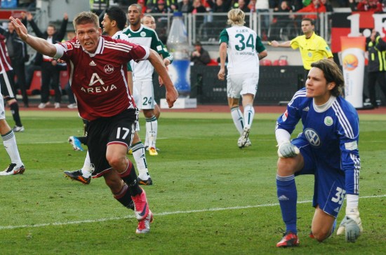 皇马西甲主场20年来首次罚下2人，19年来首次输给塞尔塔（皇马西甲主场19年首负塞尔塔，20年来首次两人被罚下）